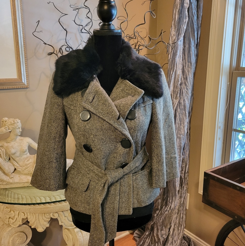 Bebe Wool Blend, Rabbit Fur Trim, Double Breasted Jacket Size XS. Designer H05